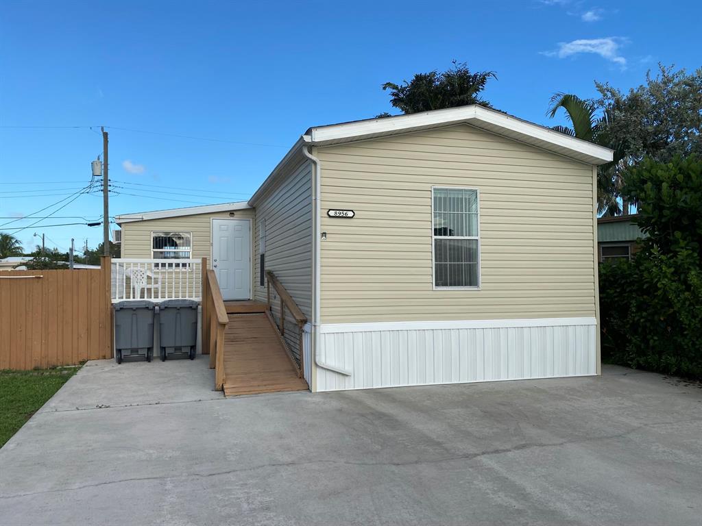 PINE GROVE VILLAGE UNREC ON AM-7 - Residential