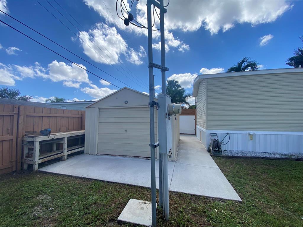 PINE GROVE VILLAGE UNREC ON AM-7 - Residential