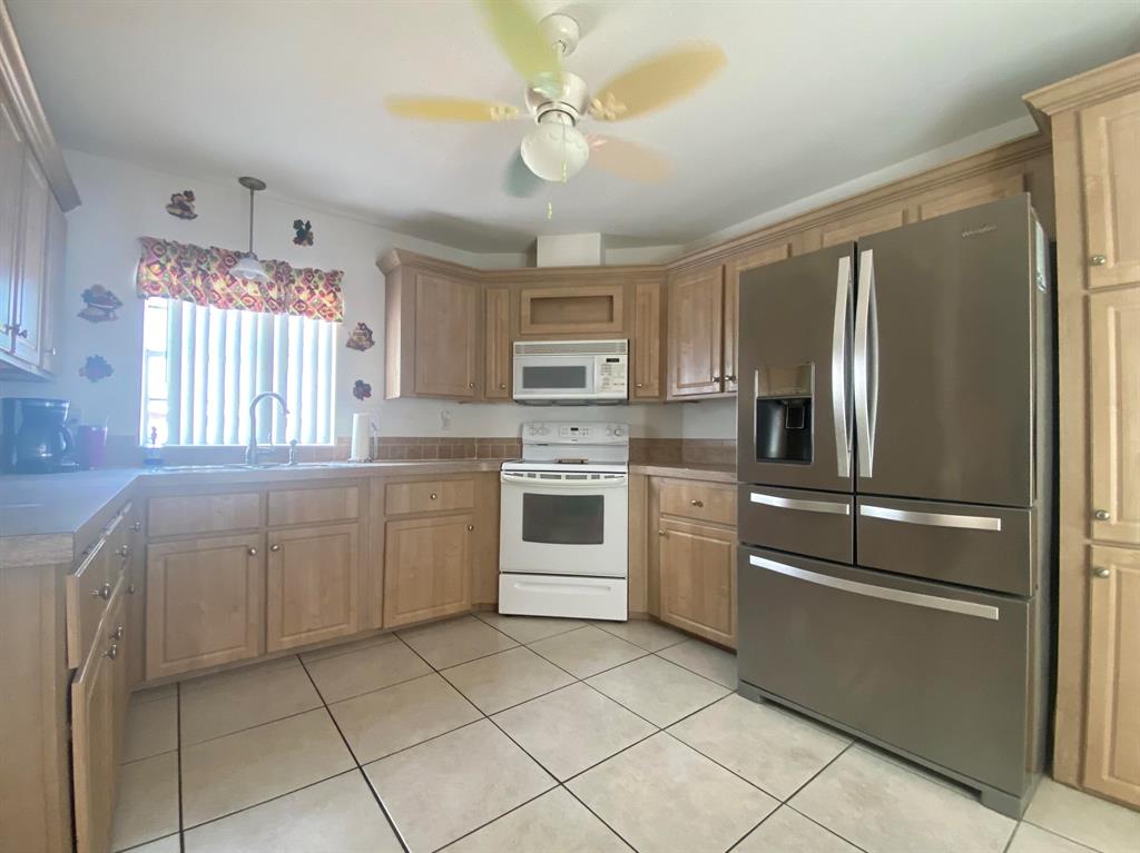 PINE GROVE VILLAGE UNREC ON AM-7 - Residential