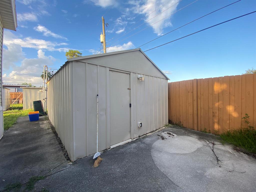 PINE GROVE VILLAGE UNREC ON AM-7 - Residential