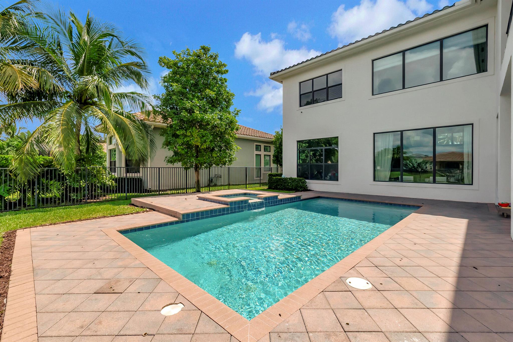 SEVEN BRIDGES - Residential