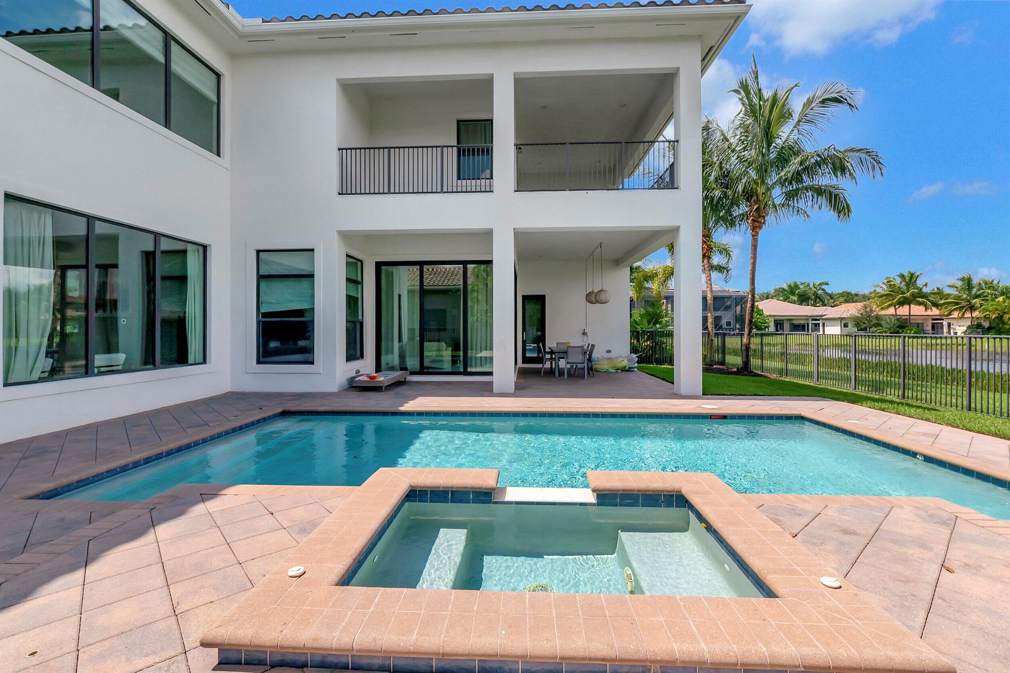 SEVEN BRIDGES - Residential