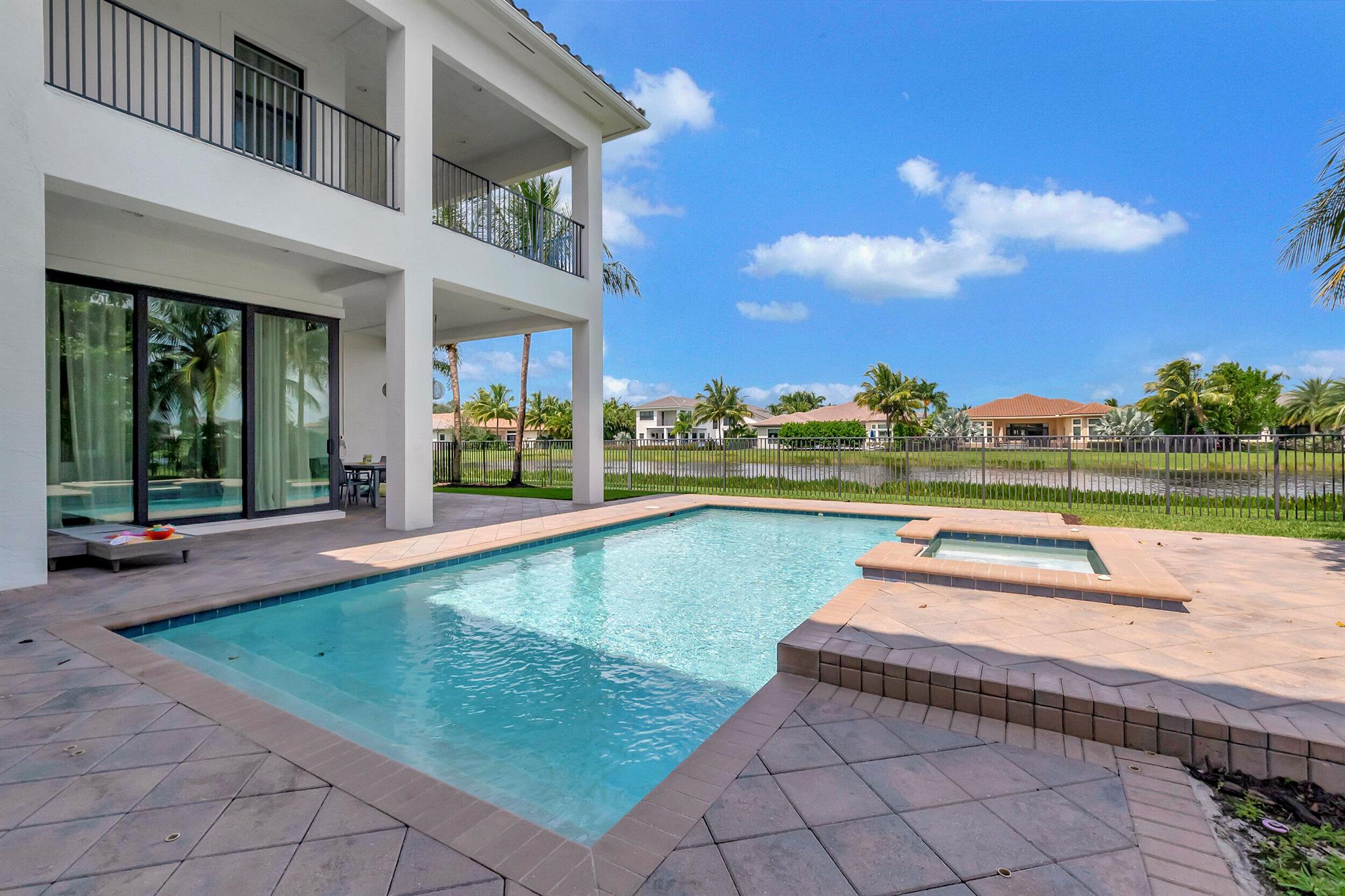 SEVEN BRIDGES - Residential