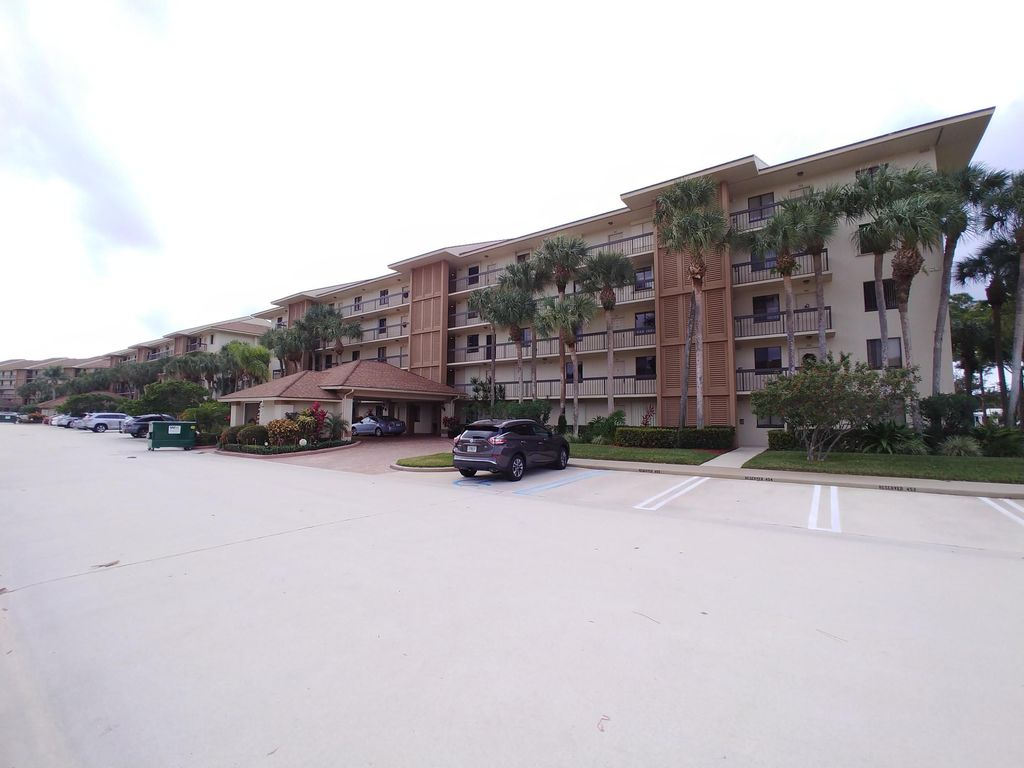Photo of 2001 Marina Isle Way #305, Jupiter, FL 33477 (MLS # R11028044)