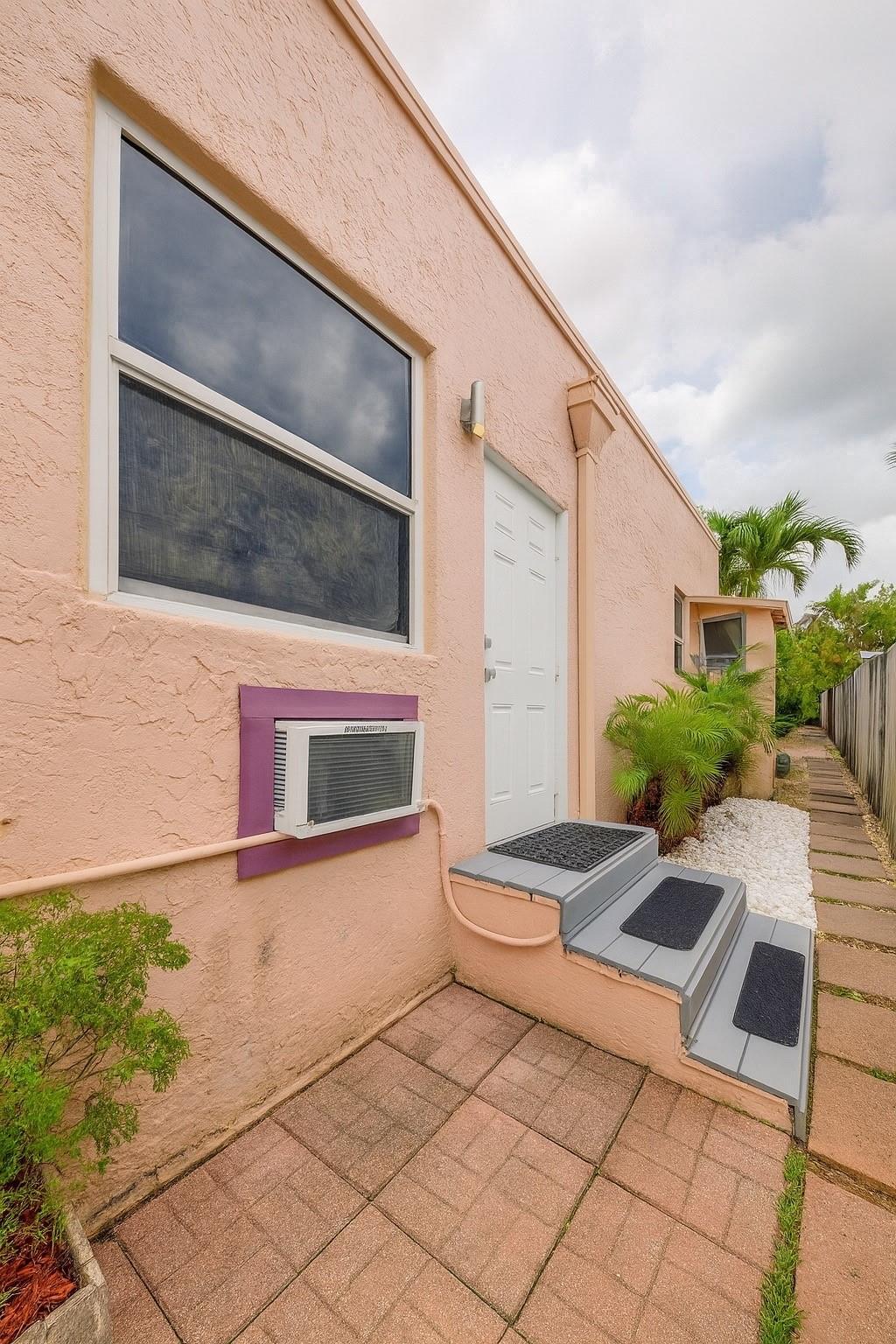 Hollywood 1-21 B - Residential Lease