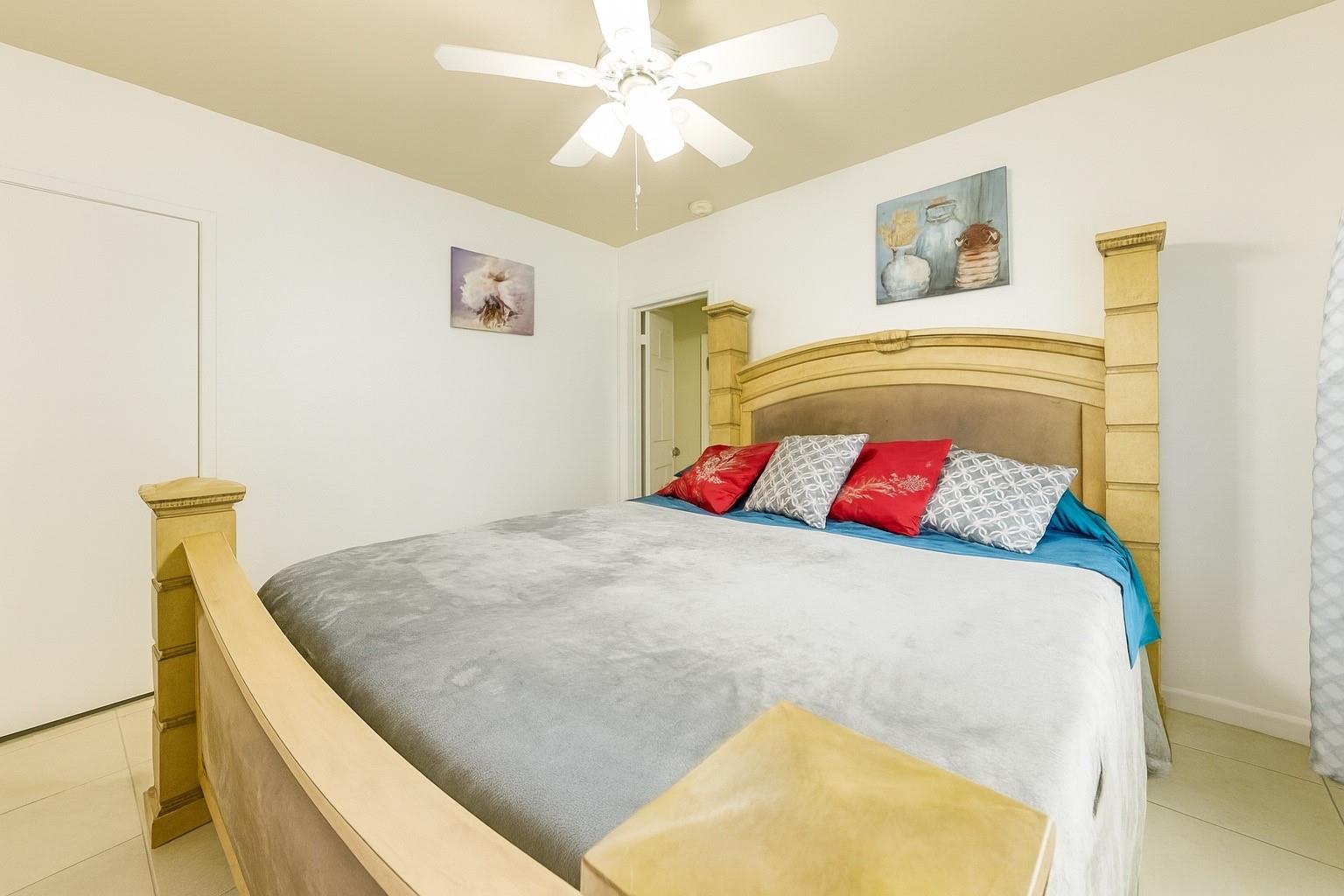 Hollywood 1-21 B - Residential Lease