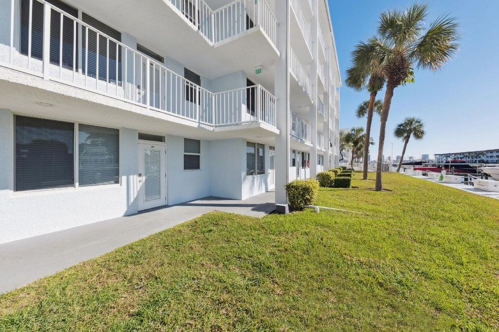 Photo of 108 Paradise Harbour Boulevard #107, North Palm Beach, FL 33408 (MLS # R11087767)