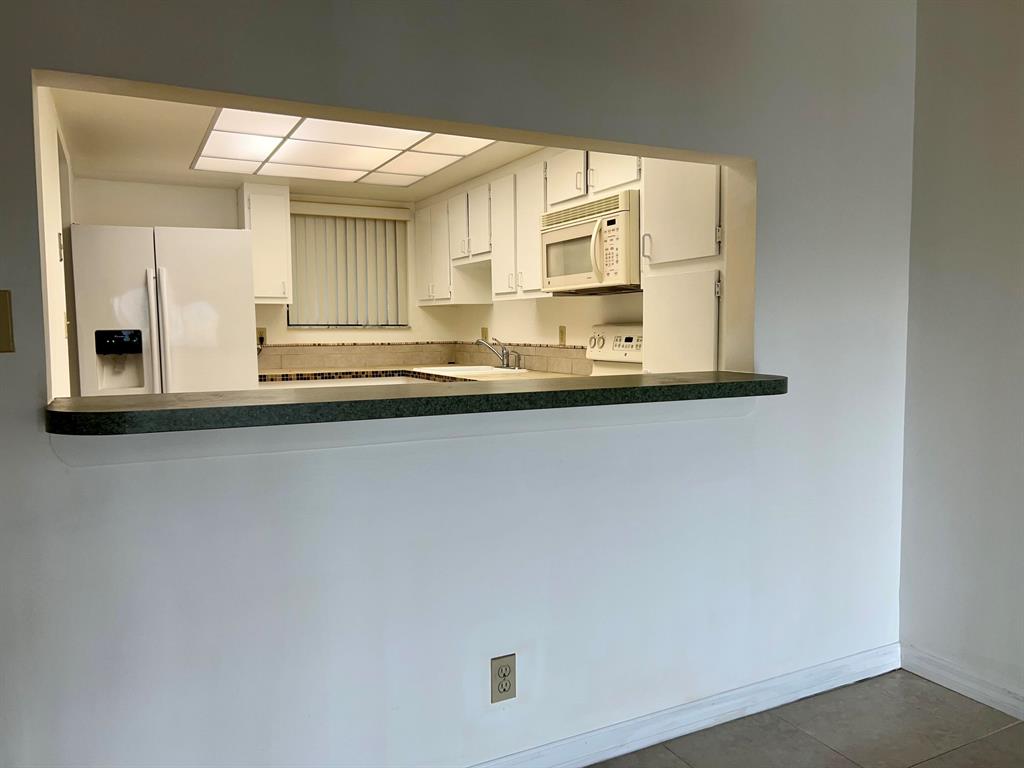 POINCIANA LAKES CONDO - Residential Lease