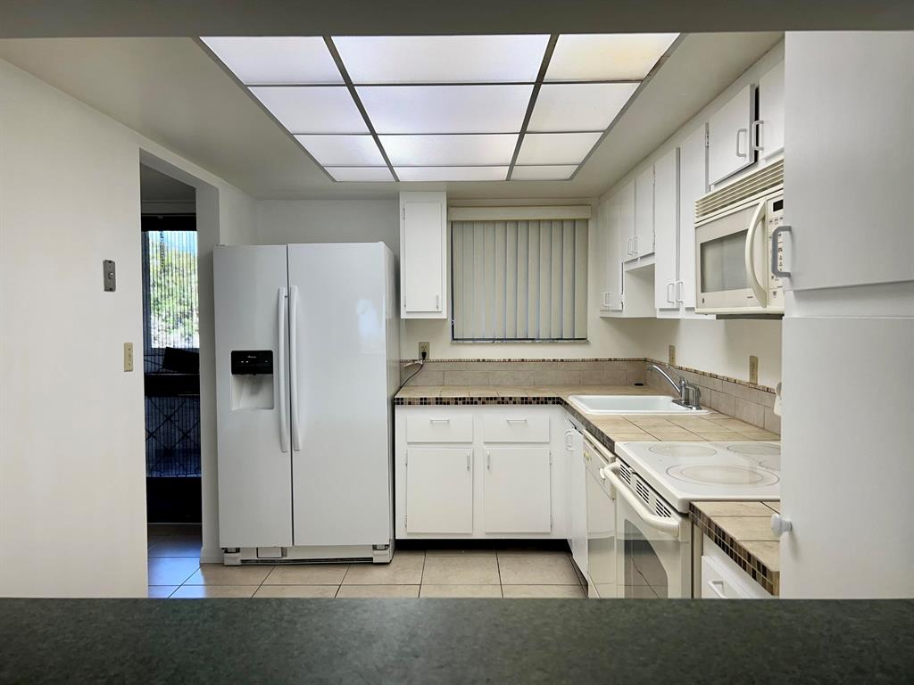 POINCIANA LAKES CONDO - Residential Lease