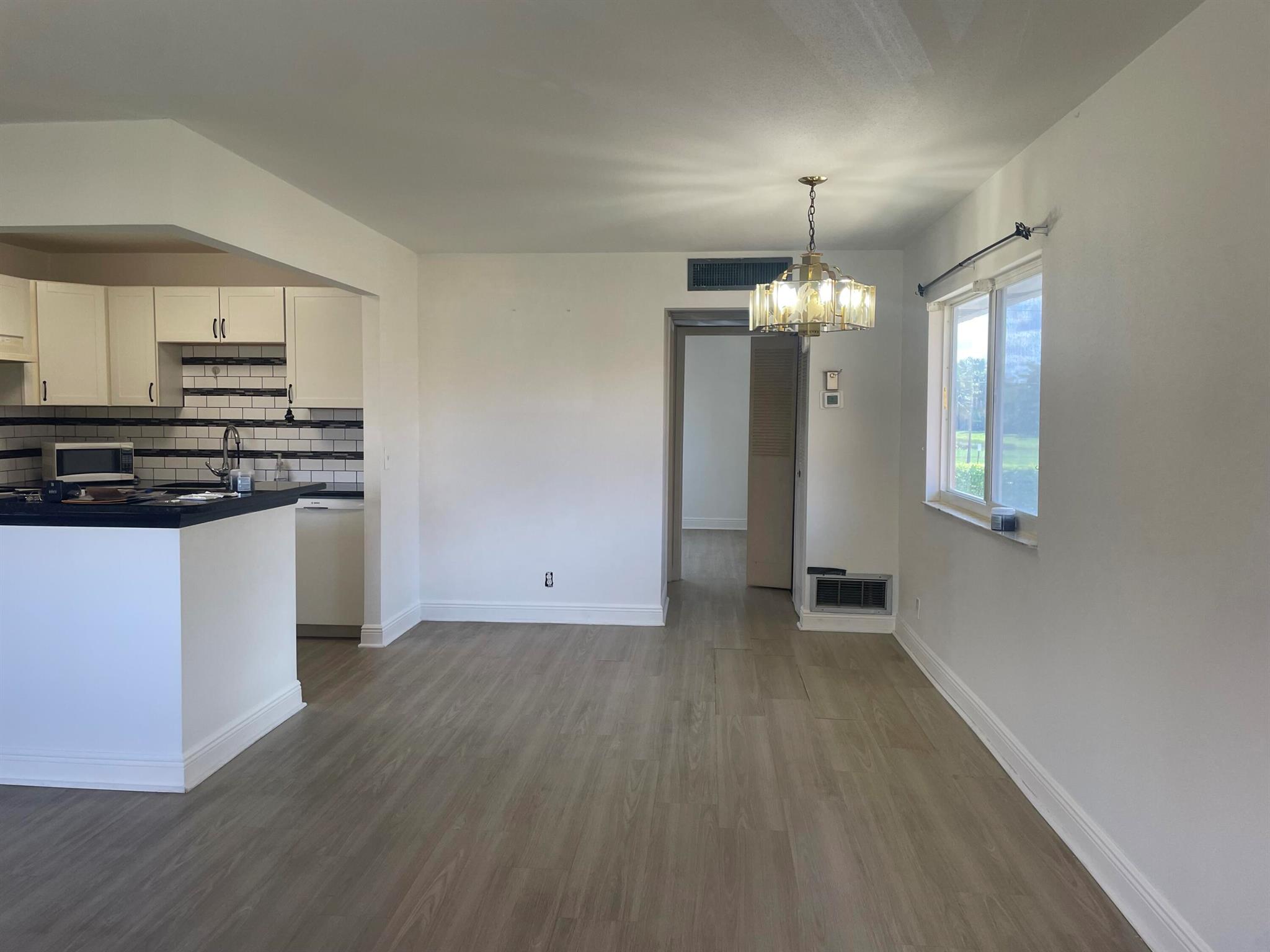 KINGS POINT SAXONY CONDOS - Residential