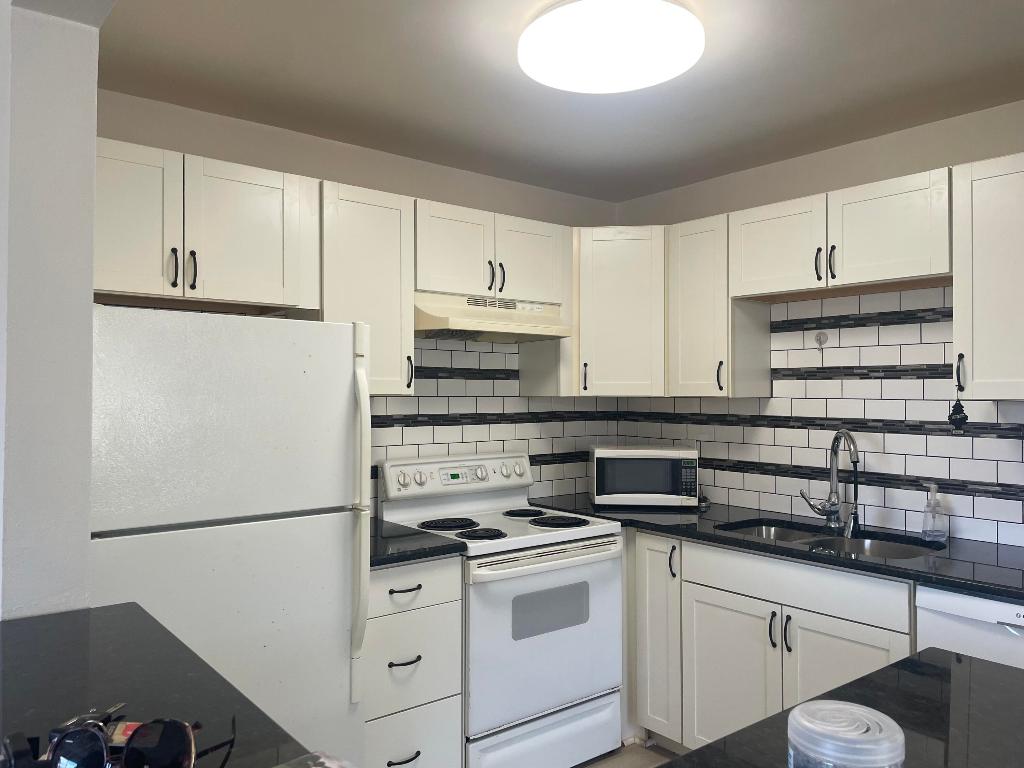 KINGS POINT SAXONY CONDOS - Residential