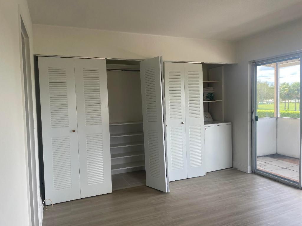 KINGS POINT SAXONY CONDOS - Residential