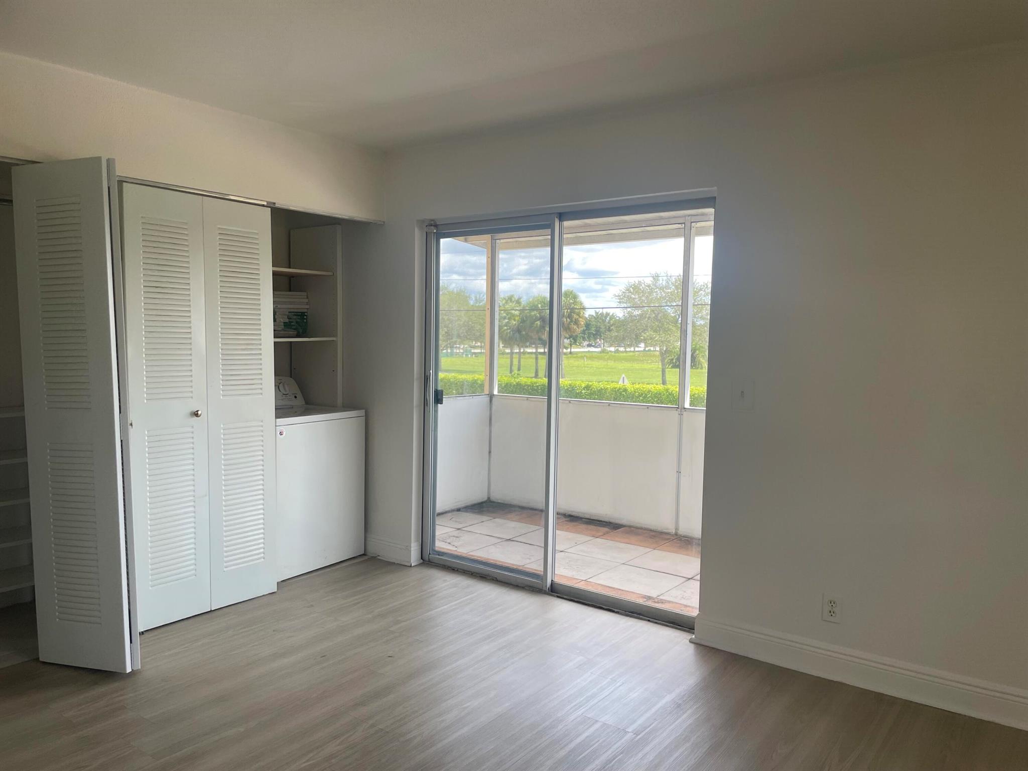 KINGS POINT SAXONY CONDOS - Residential