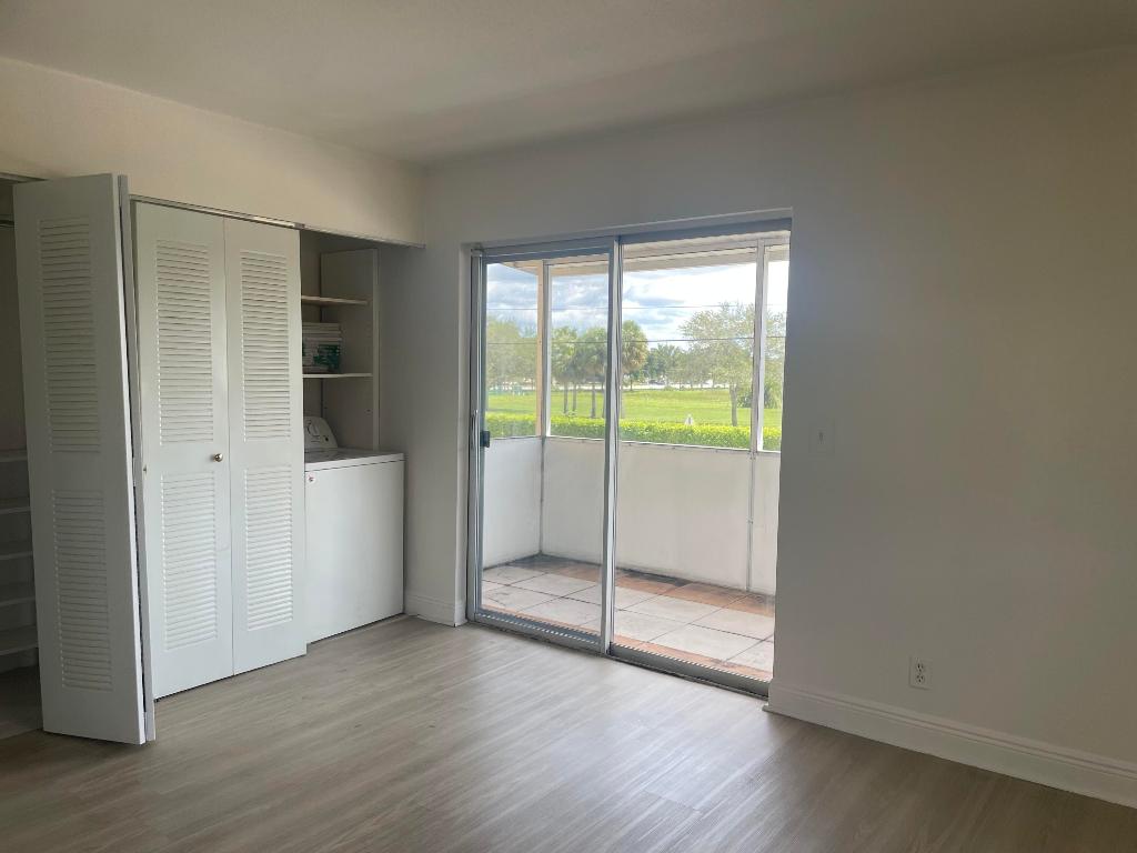 KINGS POINT SAXONY CONDOS - Residential