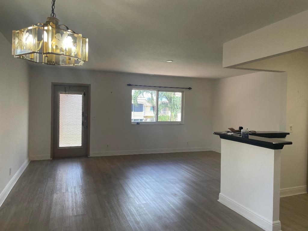 KINGS POINT SAXONY CONDOS - Residential