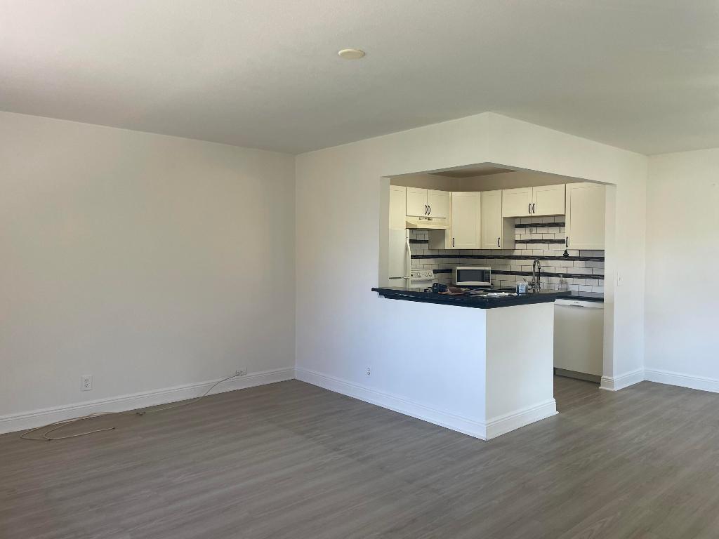 KINGS POINT SAXONY CONDOS - Residential