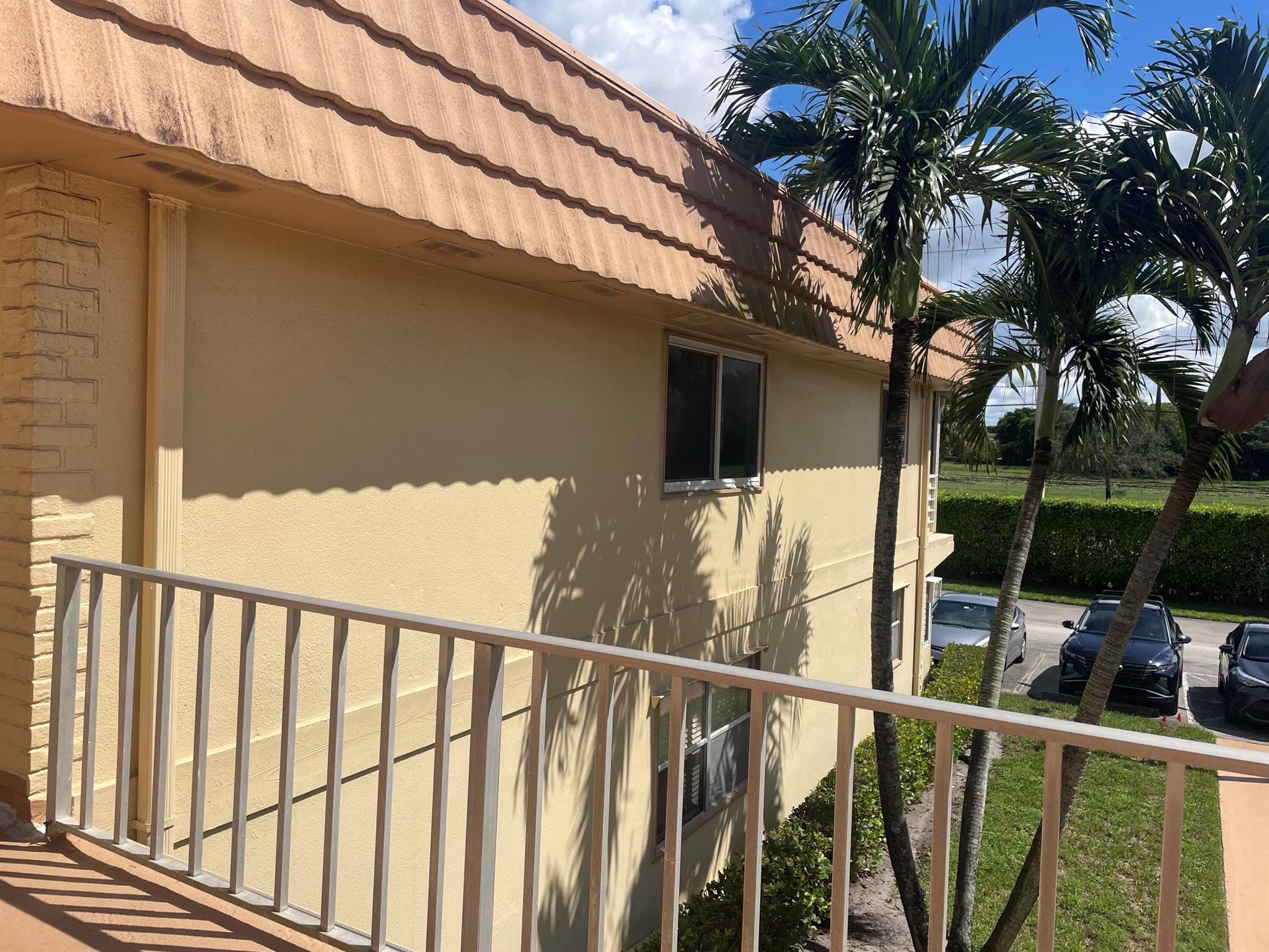 KINGS POINT SAXONY CONDOS - Residential