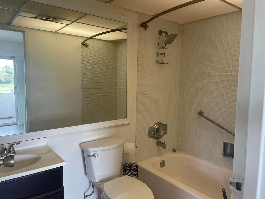 KINGS POINT SAXONY CONDOS - Residential