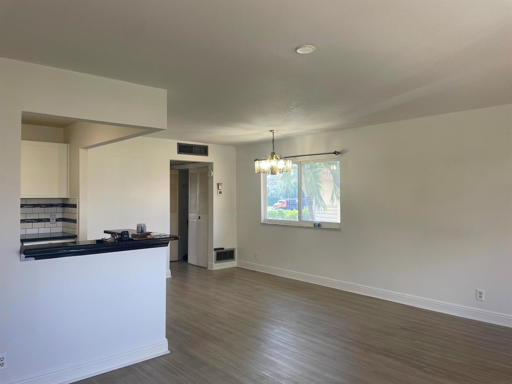 KINGS POINT SAXONY CONDOS - Residential