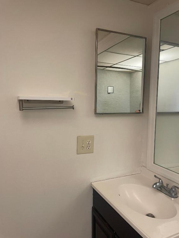 KINGS POINT SAXONY CONDOS - Residential