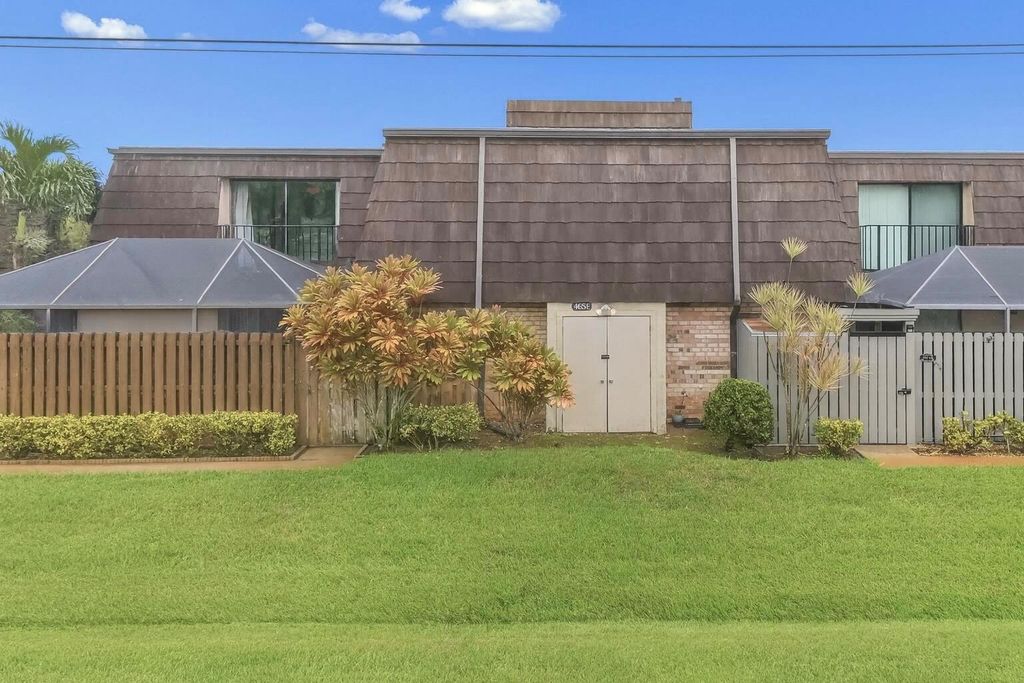 Photo of 465 E Waverly Place #8b, Vero Beach, FL 32960 (MLS # R11124784)