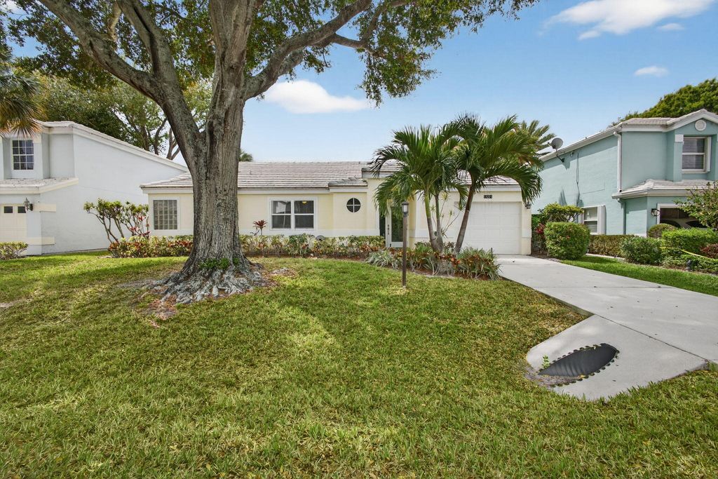 Photo of 18221 SE Fairview Circle, Tequesta, FL 33469 (MLS # B26003164)