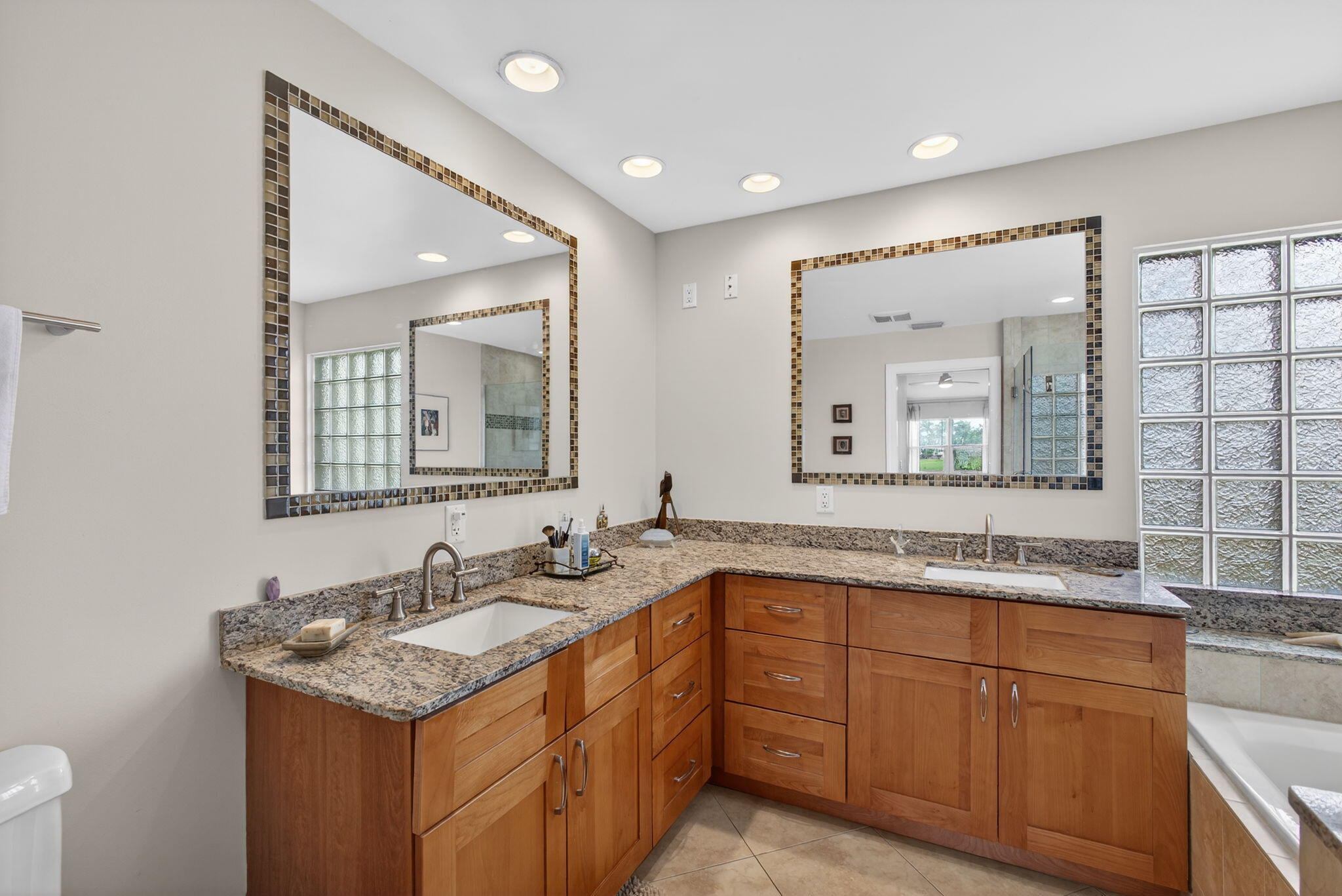 NORTH PASSAGE - Residential Lease