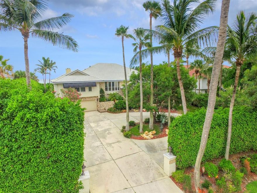 Located in much sought after Ocean Ridge where Oceanfront properties are seldom available. Charming home with 7826 sq. ft. under A/C encompasses LR, FR, DR, four bdrms/four and half baths on main level, (marble mstr bath ) and three bdrms,two baths, new second kitchen on lower level. On entering, visitors are amazed by stunning ocean views. 
The living room,family room, kitchen and mstr bdrm open to the pool lanai and spacious lawn. Steps away is a private 101 ft wide pristine beach. Lower level offers a new 2nd kitchen/w lighted onyx cntr &SS appliances, three bdrms including mother-in-law or guest suite and HUGE tiled LL entertainment/playroom. Upgraded three zone A/C, impact slider doors to the pool lanai, huge F.R. windows provide spectacular ocean views. Outstanding Value on 3/4 acr Foyer 15x8. Breakfast room 15x11. Lower Level bedroom - 19x14 with terrace and full bath. Lower Level bedroom 14x9. Lower Level Bedroom 14x13. Garage 26x21. Storage 16x7.