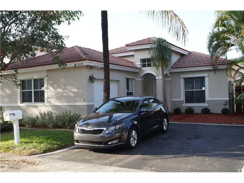 4729 NW 6 Pl  