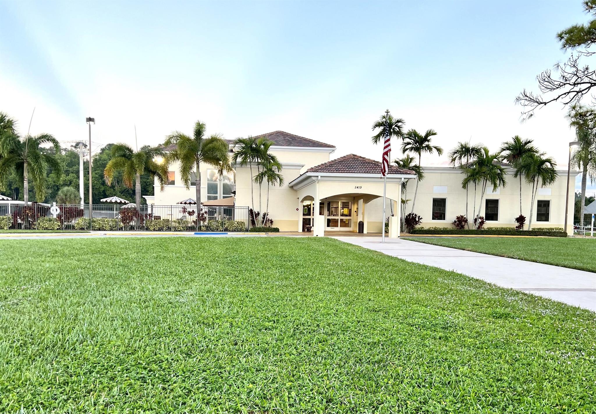 CENTURY VILLAGE - SHEFFIE - Residential