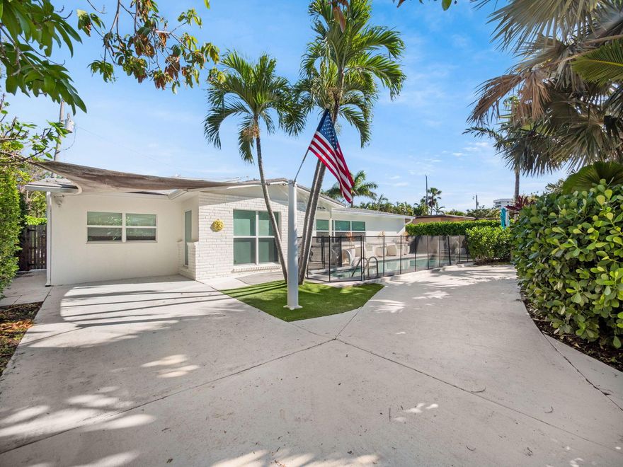 VERY CLOSE TO JUNO AND JUPITER BEACH. THIS 3 BDROOM, 3 BATH HOME WITH A POOL IS TURNKEY READY. EVERYTHING YOU NEED TO MAKE YOUR FLORIDA STAY ENJOYABLE. HOME HAS BEEN FULLY UPDATED.  SPACIOUS EQUIPPED KITCHEN, OPEN CONCEPT OFFERING SEVERAL AREAS OF ENTERTAINING . ALL IMPACT HURRICANE GLASS, ADDITIONAL PRIVATE OUTSIDE AREA,, HEATED POOL, GAS GRILL & OUTSIDE SHOWER. IDEAL LOCATION TO RESTAURANTS, ATTRACTIONS IN THE AREA ALONG WITH BOATING & BEACHES. AVALAIBLE FOR THE 2025-2026 SEASON..