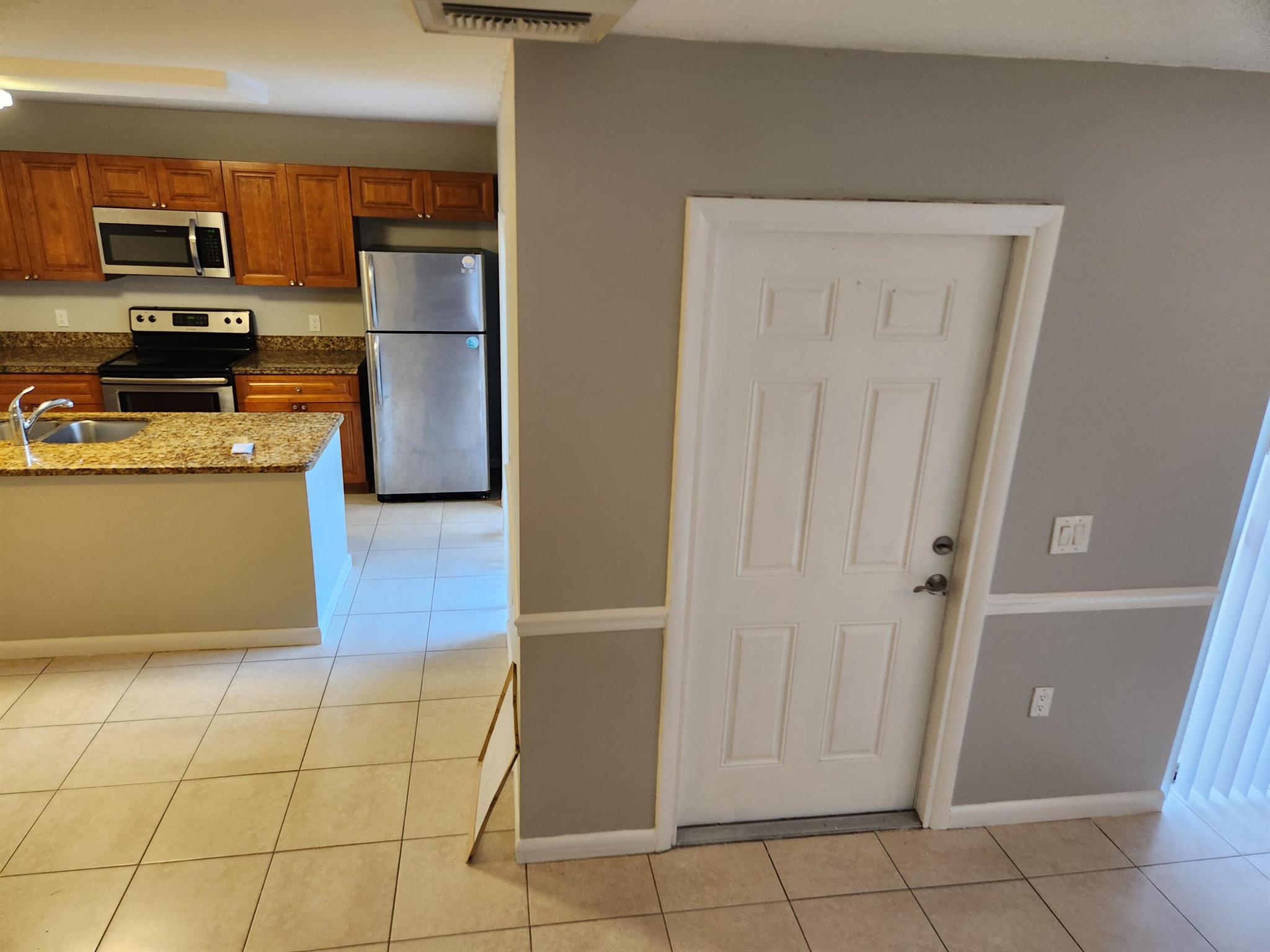 VILLAGE OF SANDALWOOD LAK - Residential Lease