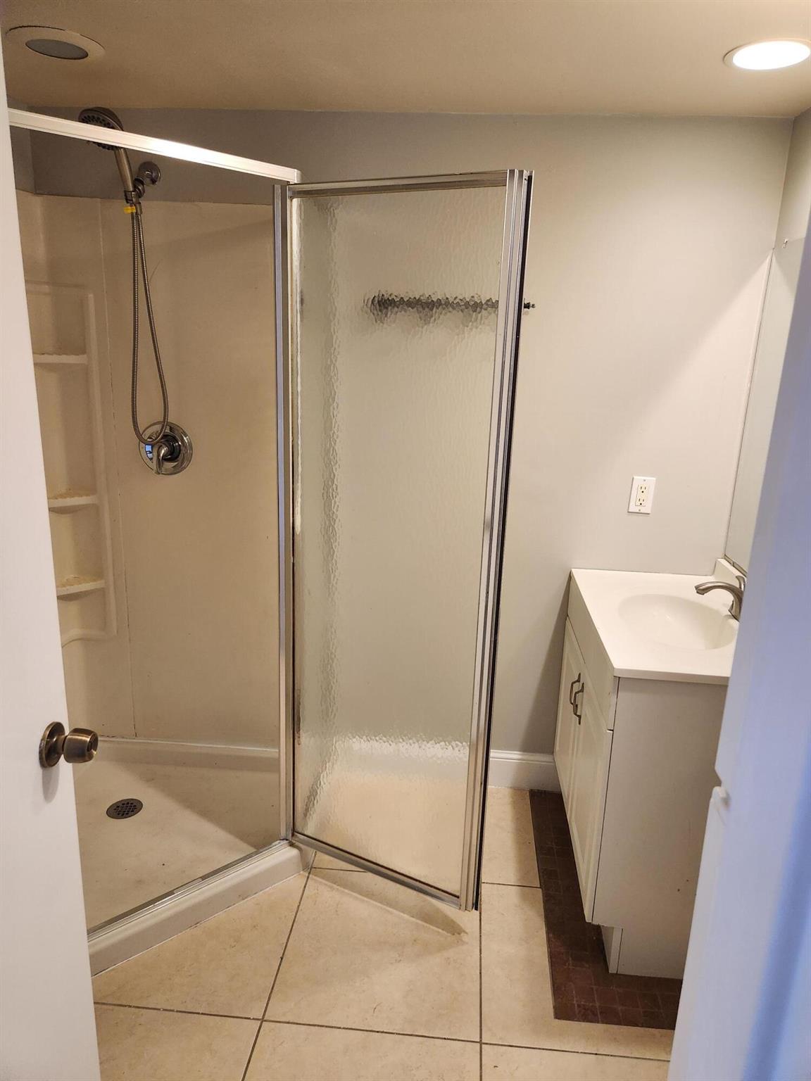 VILLAGE OF SANDALWOOD LAK - Residential Lease