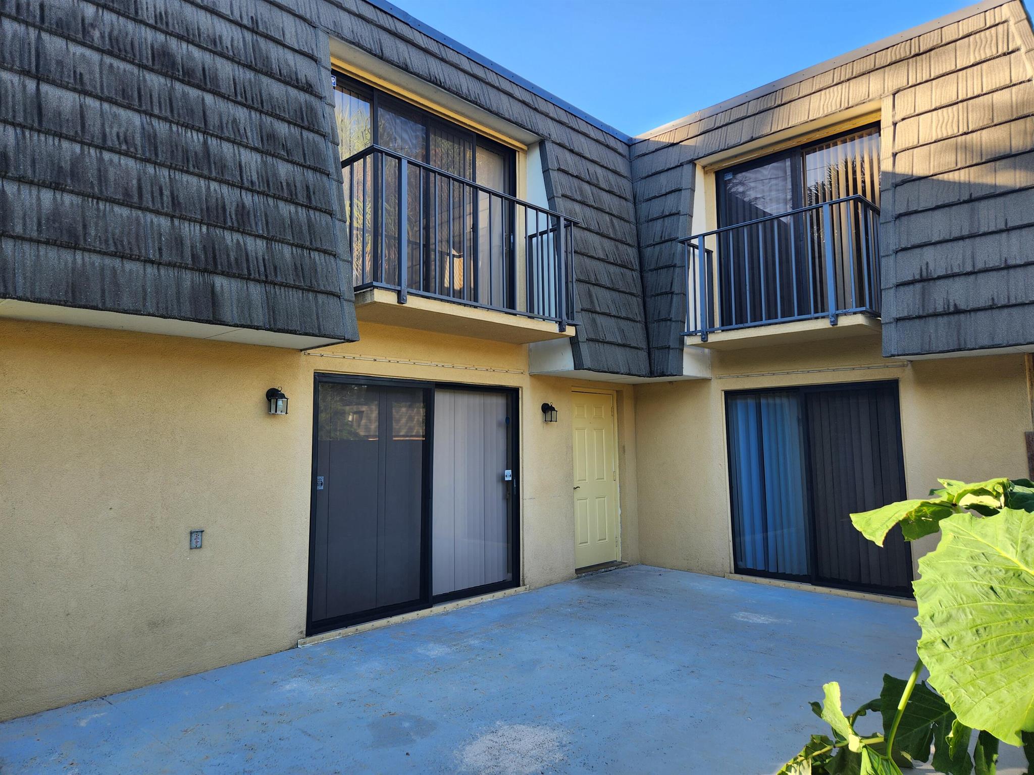 VILLAGE OF SANDALWOOD LAK - Residential Lease