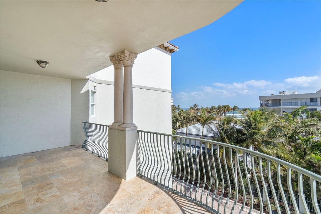 Photo of 616 SE 20th Avenue #403, Deerfield Beach, FL 33441 (MLS # F10520366)
