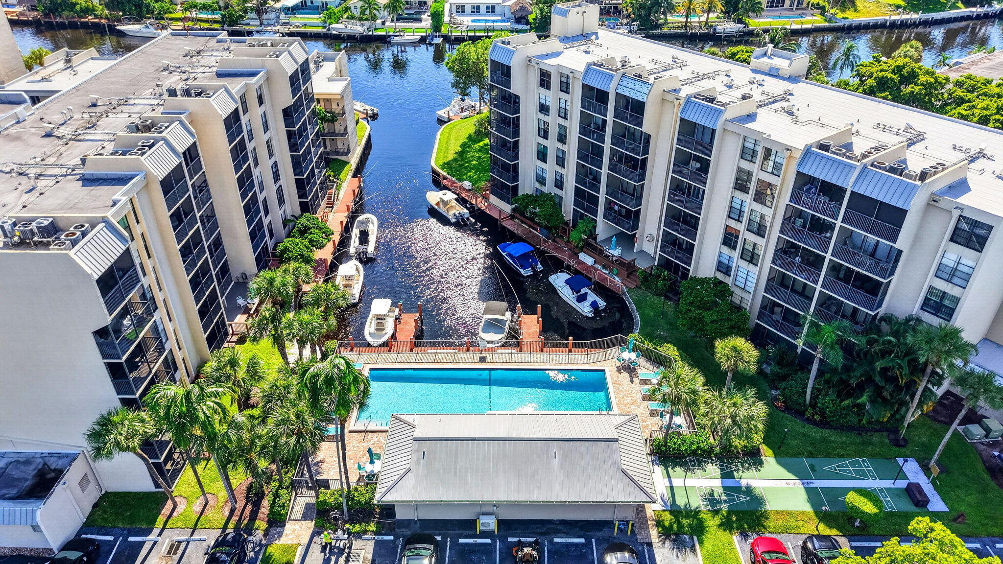 20 ROYAL PALM Way 301