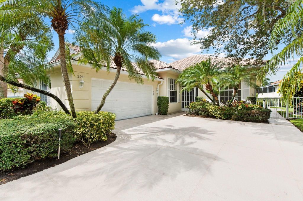 Photo of 294 Kelsey Park Cir, Palm Beach Gardens, FL 33410 (MLS # F10455114)