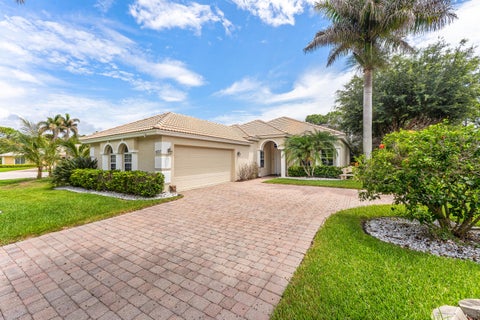 Photo of 4717 NW Winter Oak Court, Jensen Beach, FL 34957 (MLS # B26040104)