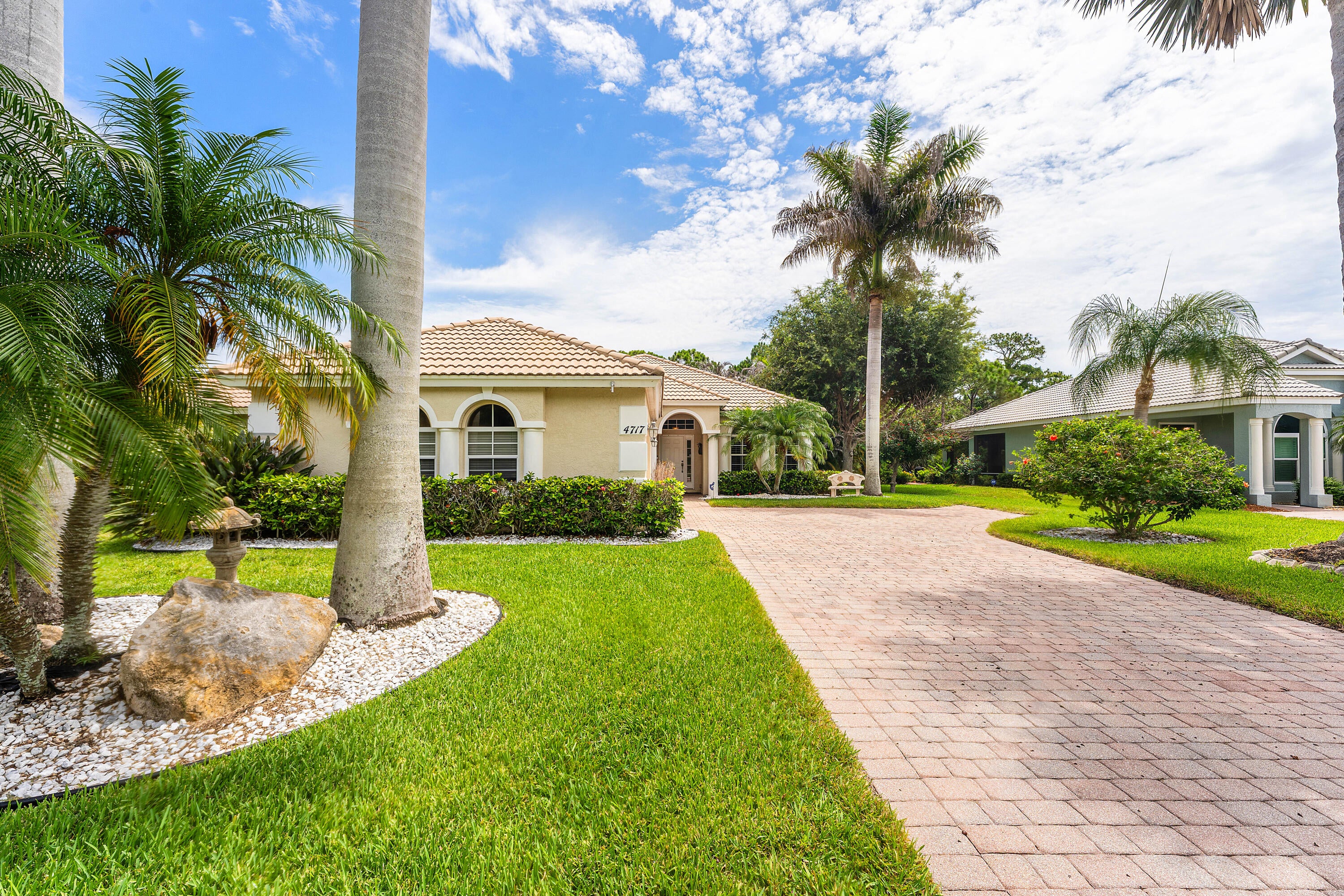 4717 NW Winter Oak Court