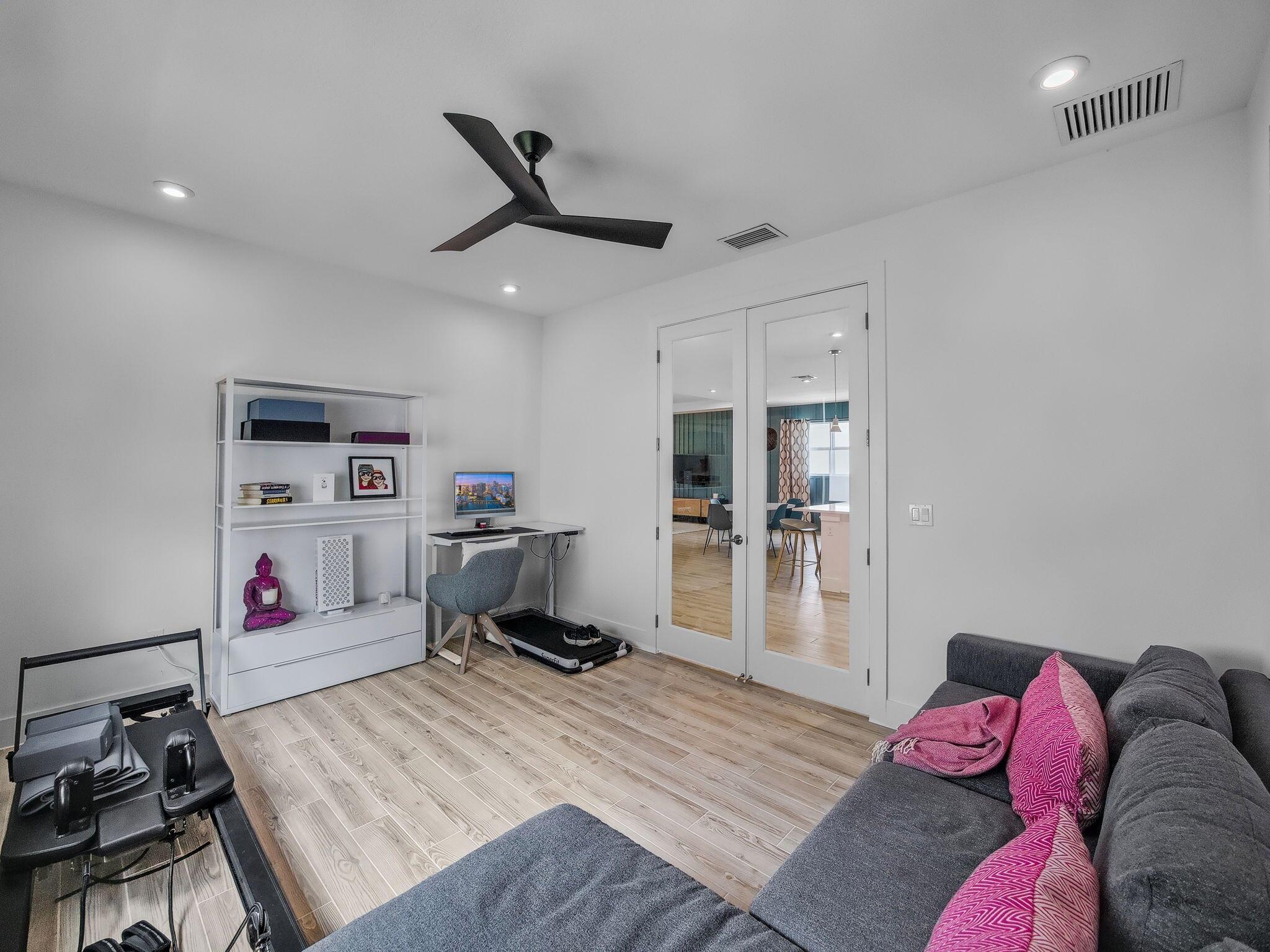 TELARO AT SOUTHERN GROVE - Residential