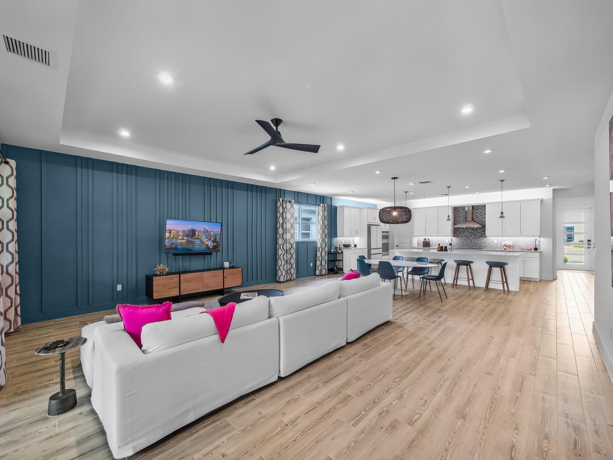 TELARO AT SOUTHERN GROVE - Residential