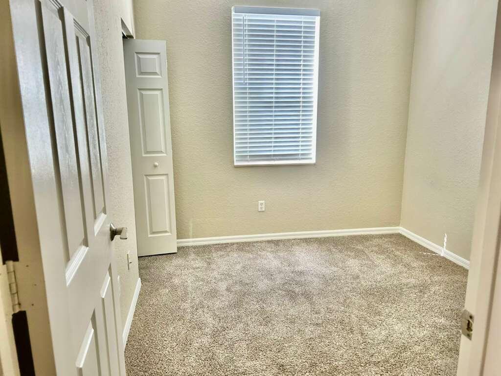 HAMPTON HILLS CONDO - Residential