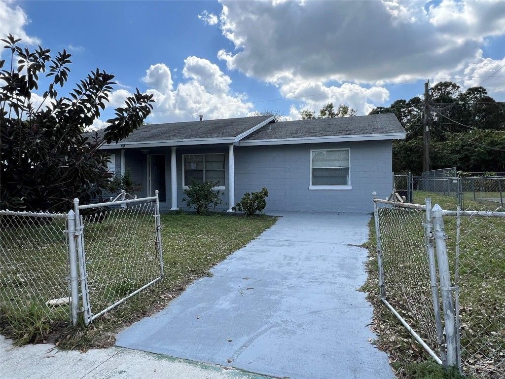 Photo of 308 Essex Drive, Fort Pierce, FL 34946 (MLS # F10534038)