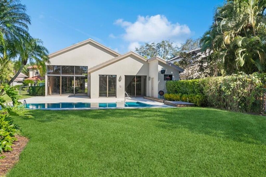 Photo of 13908 Le Havre Drive, Palm Beach Gardens, FL 33410 (MLS # R10932402)