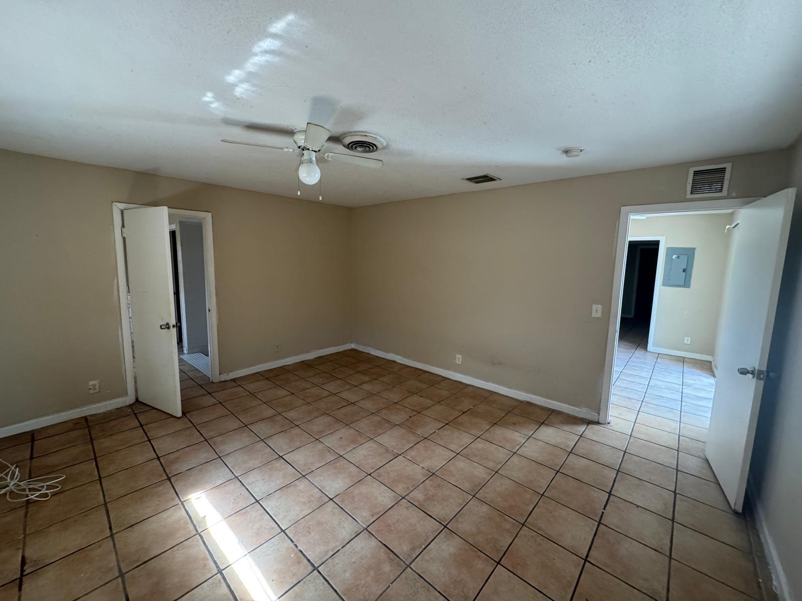 HAVERHILL ACRES - Residential Lease