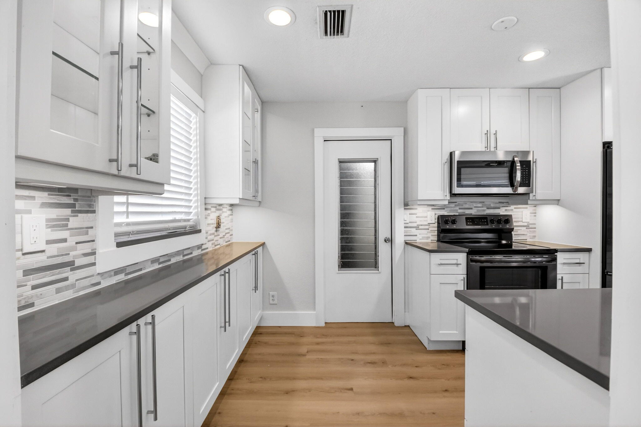 PALM BEACH LEISUREVILLE SEC 8 - Residential