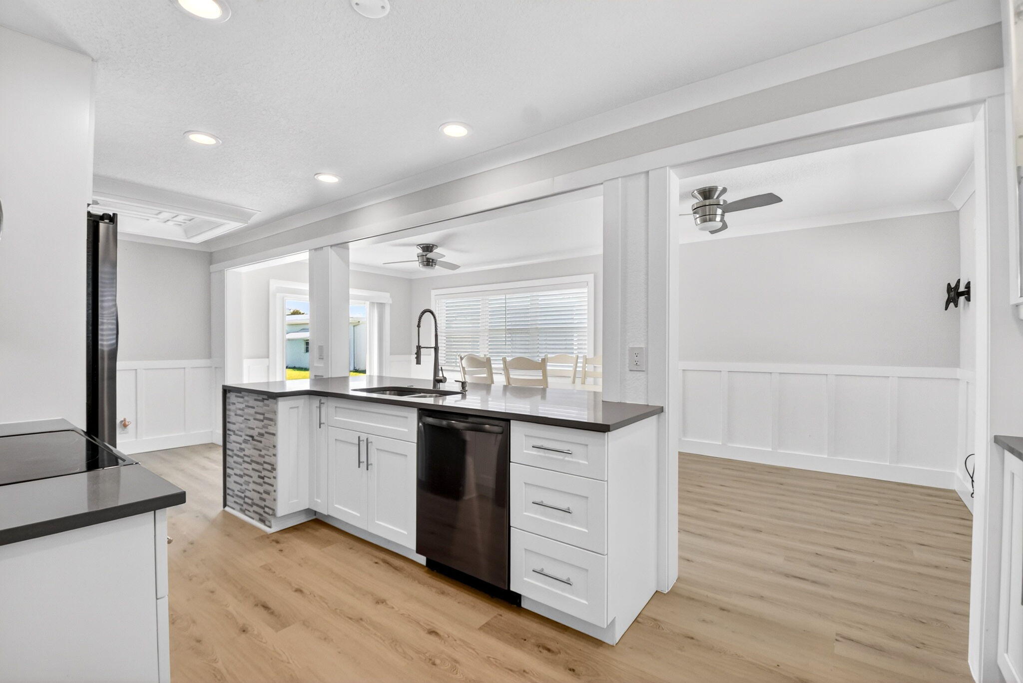 PALM BEACH LEISUREVILLE SEC 8 - Residential