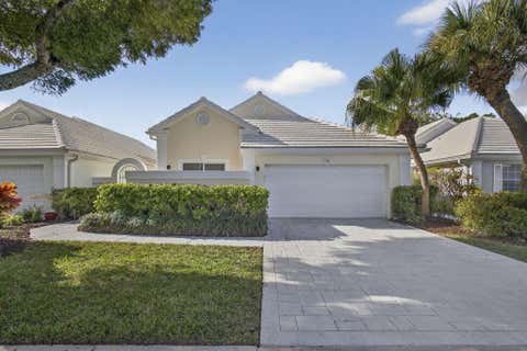 Photo of 18 SELBY Lane, Palm Beach Gardens, FL 33418 (MLS # B26059687)