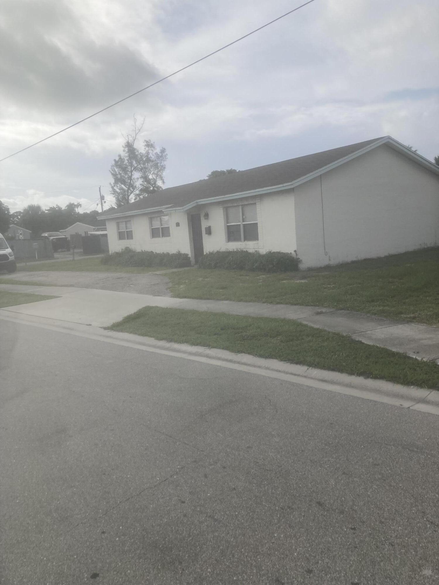 3 BEDROOMS 1 BATH SPACIOUS HOME READY TO MOVE IN . CENTRAL AIR , APPLIANCES AND PLENTY PARKING, LARGE YARD