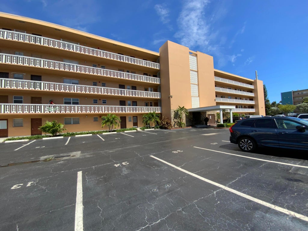 Photo of 219 NE 14th Avenue #407, Hallandale Beach, FL 33009 (MLS # R11133426)